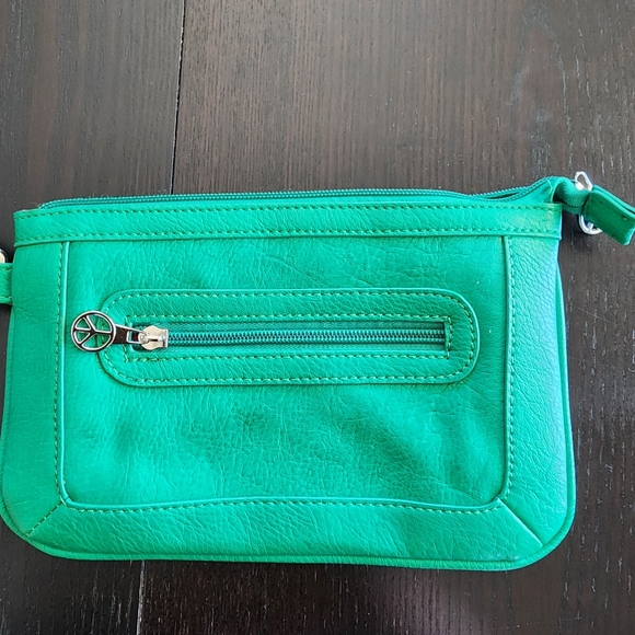 Bungalow 360 Green Vegan Whale Leather Clutch Wristlet Purse Gorgeous Like New - Picture 4 of 8